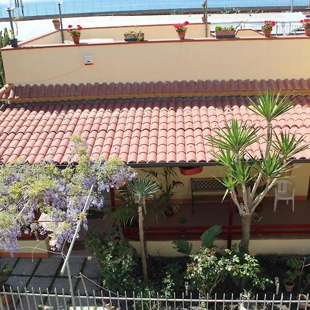 杜玛斯菲丽克斯住宿加早餐旅馆 埃尔科拉诺 外观 照片